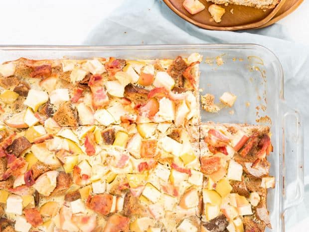 FarmhouseAppleBaconAndEggCasseroleRecipe_600x450
